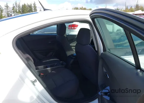 2014 Chevrolet Volt из США, поврежденный, VIN 1G1RE6E49EU152598